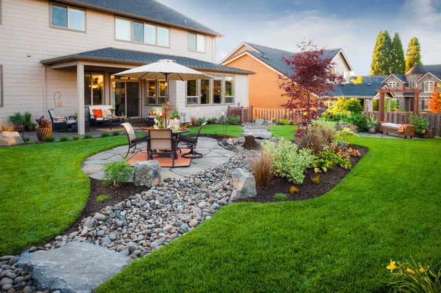 17 Brilliant Front Yard Landscape Design Ideas 11