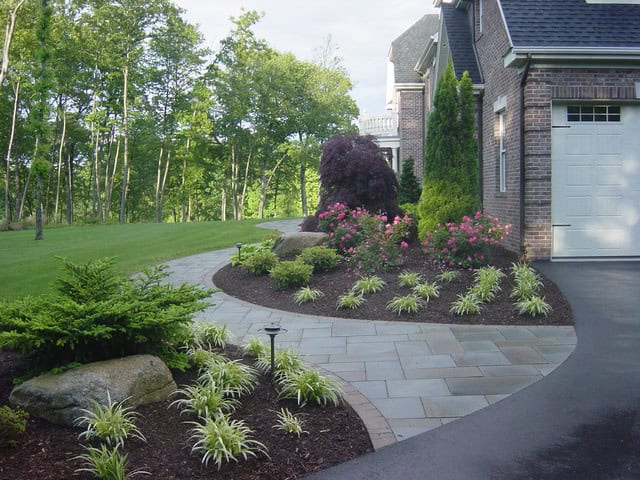 17 Brilliant Front Yard Landscape Design Ideas