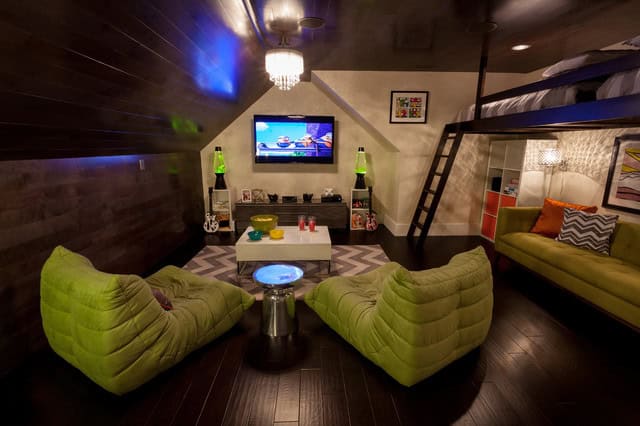 Wonderland Room For The Whole Family- 18 Marvelous Attic Home Cinema Designs 17