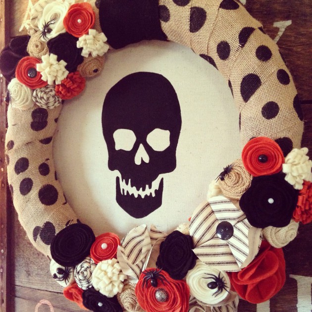 18 Frightening Handmade Halloween Wreath Designs To Decorate Your Entrance With