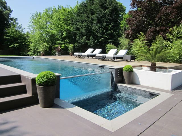 Glass wall outdoor pool Source