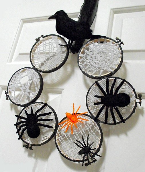 15 Really Spooky Halloween Wreath Designs To Adorn Your Front Door