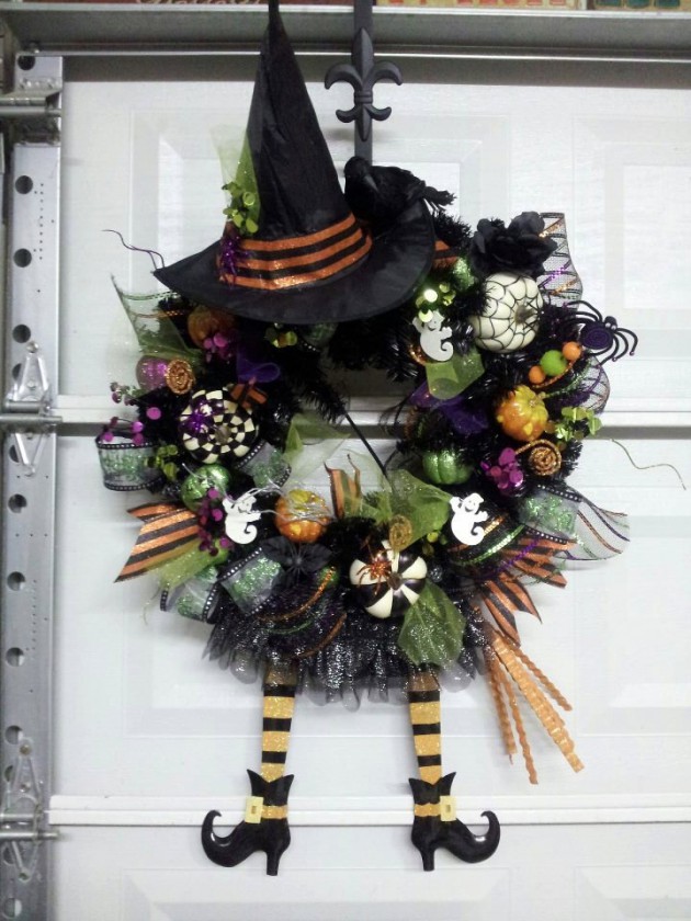 15 Really Spooky Halloween Wreath Designs To Adorn Your Front Door