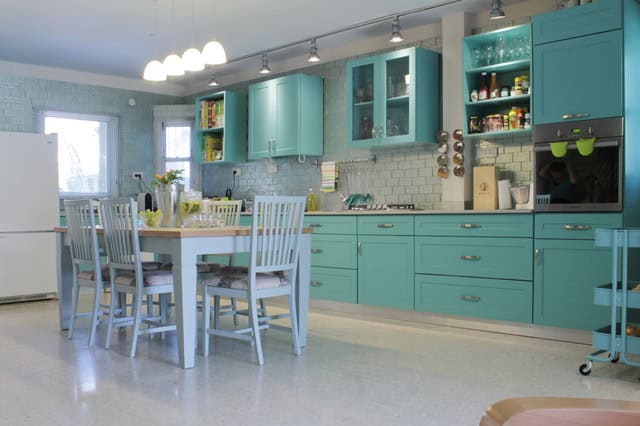 18 Outstanding Colorful Kitchen Designs To Break The Monotony In Your Home 6