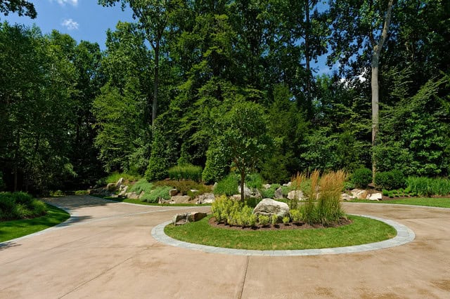 17 Brilliant Front Yard Landscape Design Ideas 7