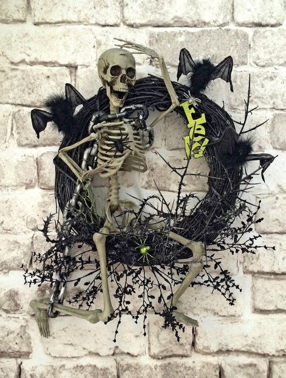 15 Really Spooky Halloween Wreath Designs To Adorn Your Front Door