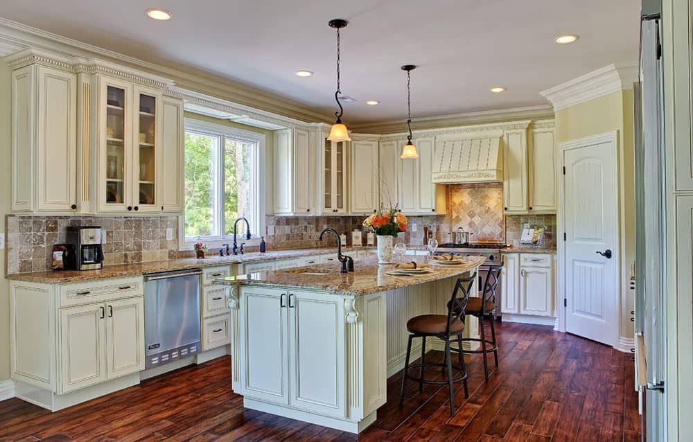 15 White Antique Kitchen Designs That Abound With Warmth & Charm 1