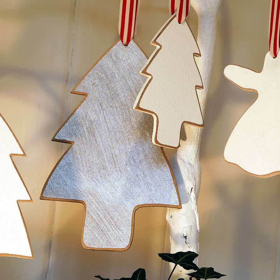17 Most Simple & Beautiful DIY Christmas Decorations That Can Be Made From Wood 1