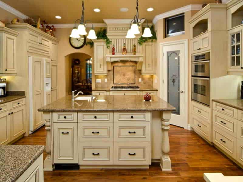 15 White Antique Kitchen Designs That Abound With Warmth & Charm 12