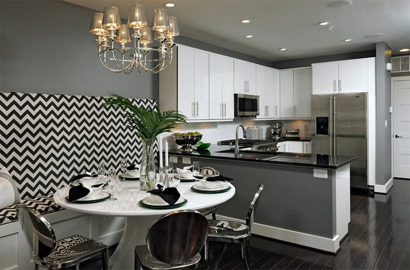 15 White Round Table Design Ideas For Extravagant Look Of Your DIning Room 13