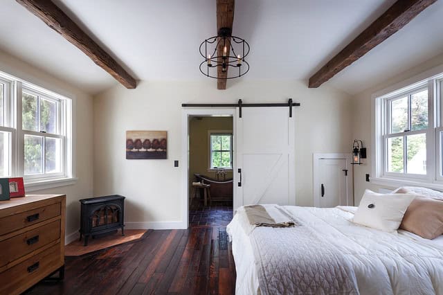 19 Delightful Interiors With Rustic Barn Doors 14