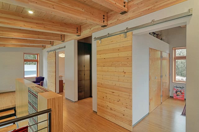 19 Delightful Interiors With Rustic Barn Doors 17