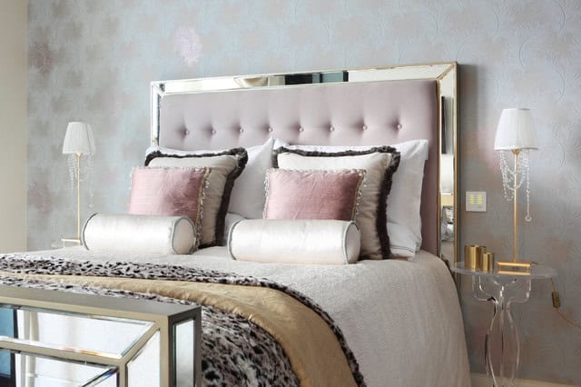 21 Beautiful Feminine Bedroom Ideas That Everyone Will Love 19