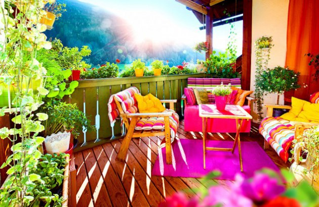 18 Stunning Ideas To Decorate Your Small Balcony With Mini Gardens
