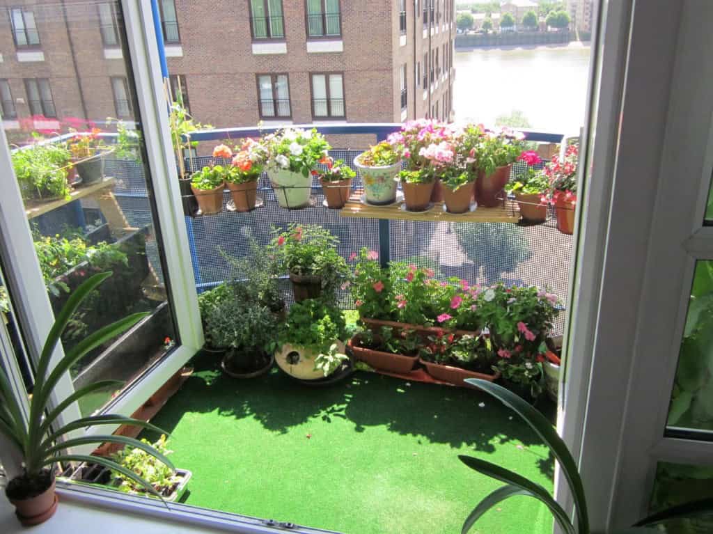 18 Stunning Ideas To Decorate Your Small Balcony With Mini Gardens