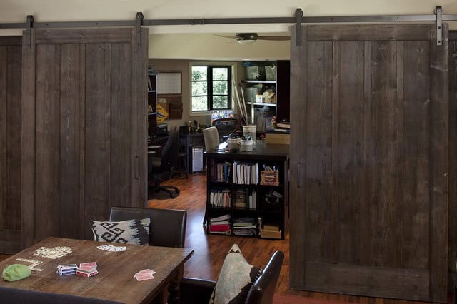 19 Delightful Interiors With Rustic Barn Doors 6