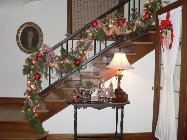 19 Majestic Staircase Decorations In The Spirit Of Christmas