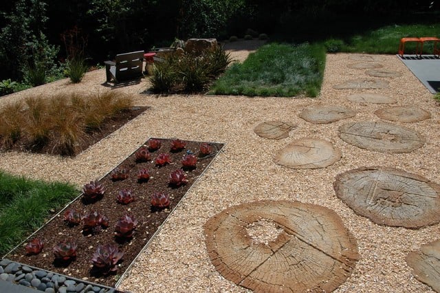 17 Creative Round Stepping Stone Designs For Your Beautiful Garden 7