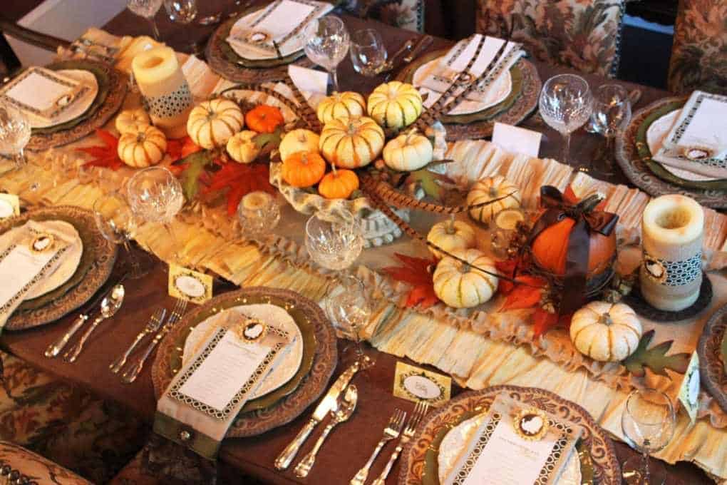 16 Ways How to Flawlessly Decorate a Thanksgiving Table 8