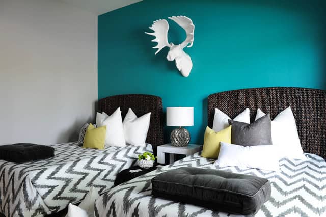 18 Extravagant Interiors With Turquoise Accents That Will Delight You 8