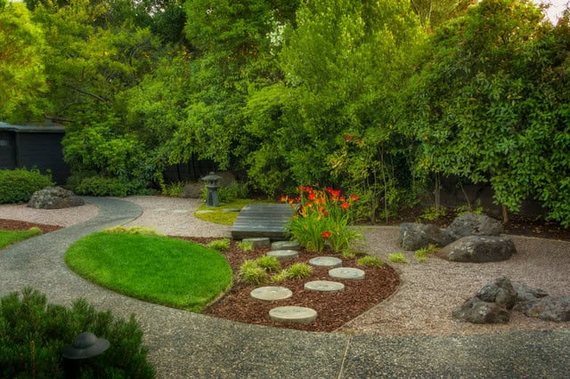 17 Creative Round Stepping Stone Designs For Your Beautiful Garden 9
