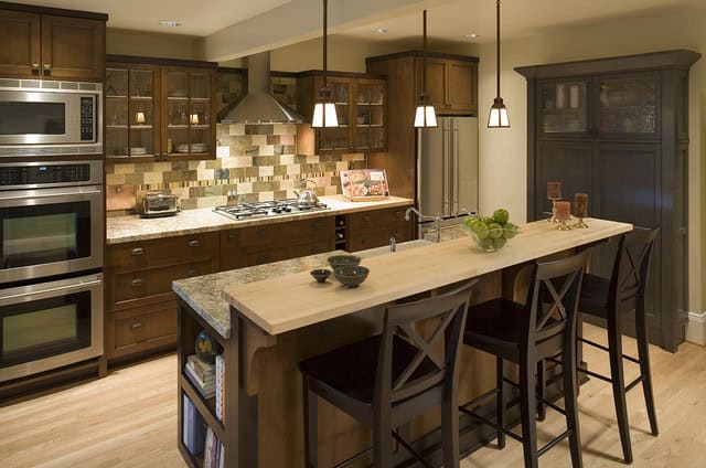17 Attractive Traditional Kitchen Lighting Ideas To Beautify Your Kitchen Space 10