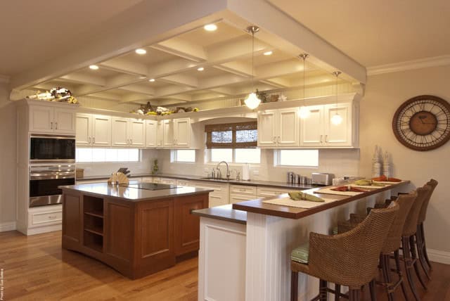 17 Attractive Traditional Kitchen Lighting Ideas To Beautify Your Kitchen Space 11