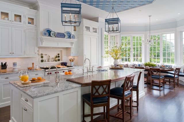 17 Attractive Traditional Kitchen Lighting Ideas To Beautify Your Kitchen Space 12