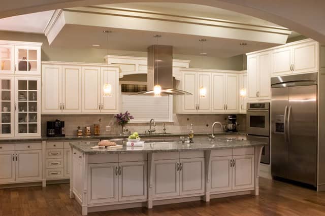 17 Attractive Traditional Kitchen Lighting Ideas To Beautify Your Kitchen Space 17