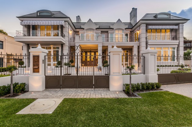 18 Glamorous Traditional Home Exterior Designs You Won't Be Able To Take Your Eyes Off
