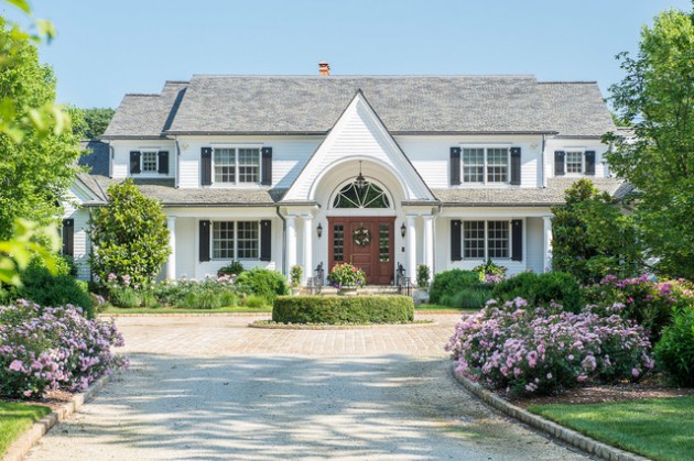 18 Glamorous Traditional Home Exterior Designs You Won't Be Able To Take Your Eyes Off