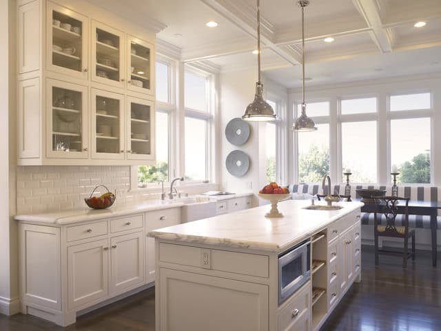 17 Attractive Traditional Kitchen Lighting Ideas To Beautify Your Kitchen Space 2