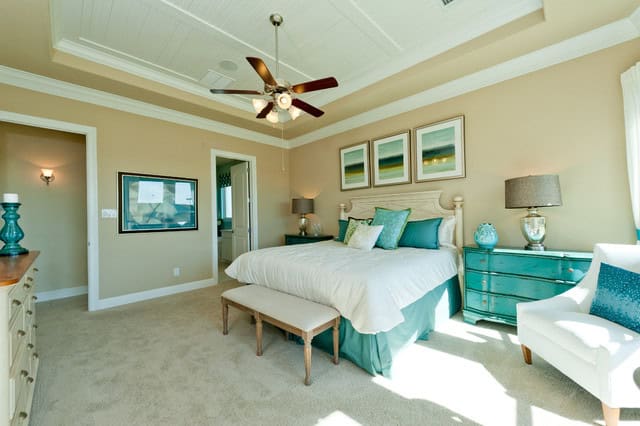 17 Cozy Beach Style Bedrooms That Everyone Will Love 3
