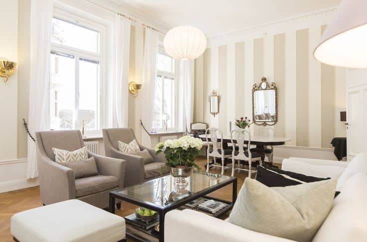16 Lovely Living Rooms With Striped Walls 4