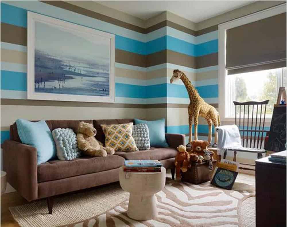 16 Lovely Living Rooms With Striped Walls 5