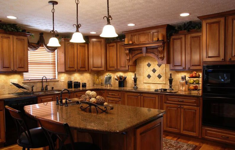 17 Attractive Traditional Kitchen Lighting Ideas To Beautify Your Kitchen Space 7