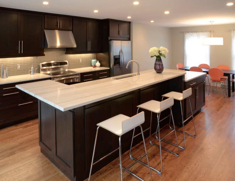 15 Classy Kitchen Designs With White Kitchen Chairs 8