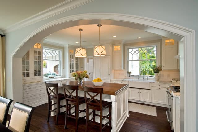 17 Attractive Traditional Kitchen Lighting Ideas To Beautify Your Kitchen Space 9