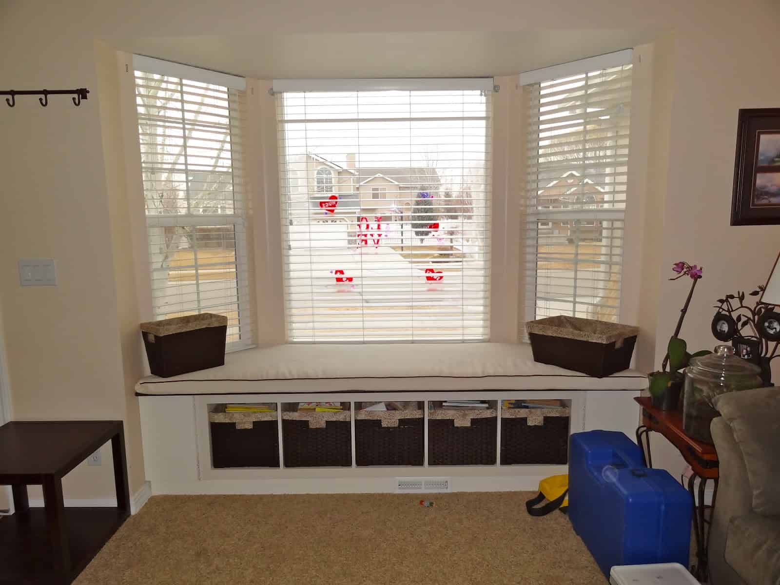 17 Cozy Window Seat Designs With Extra Storage Space 1