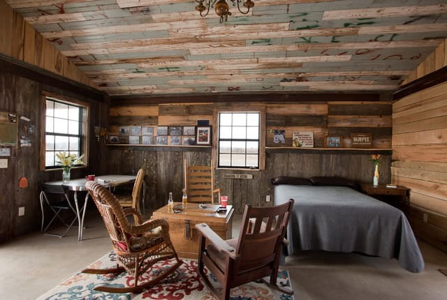 17 Brilliant Rustic Style Bedrooms That Ideal For Your Dream Home 1