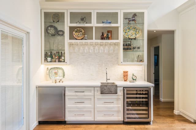 18 Tasteful Home Bar Designs That Will Attract Your Attention 10