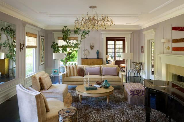 19 Brilliant Ideas To Decorate Living Room With Chandelier 13