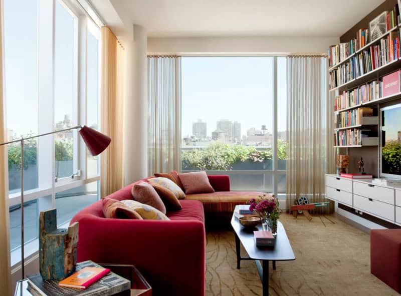 17 Stylish Living Room Designs With Red Couches 13