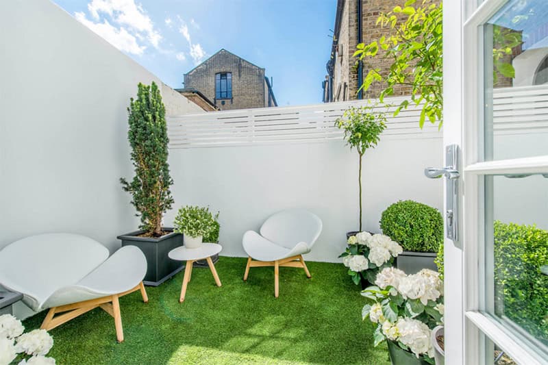 19 Big Ideas For Decorating Small Patio 14