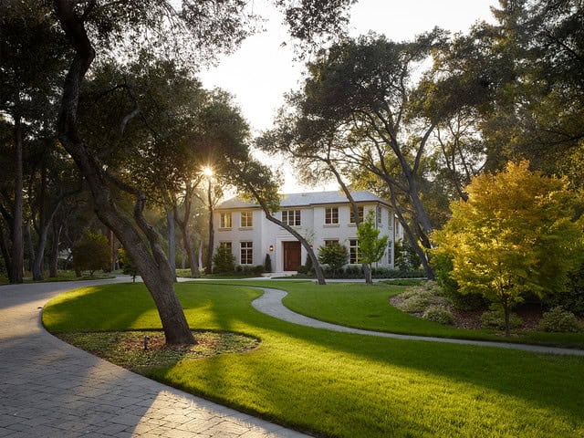 15 Wonderful Transitional Landscape Designs For A Heavenly Garden