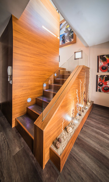 18 Dazzling Transitional Staircase Designs You're Going To Adore