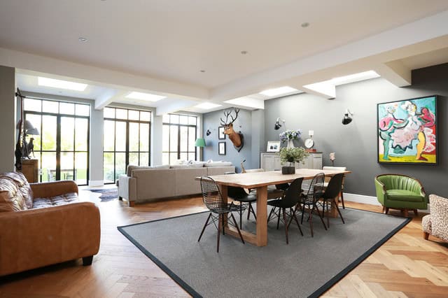 Portsmouth Avenue KT7 Source