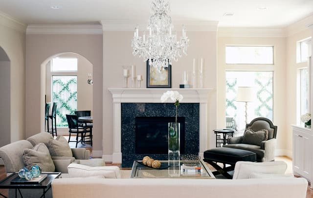 19 Brilliant Ideas To Decorate Living Room With Chandelier 5