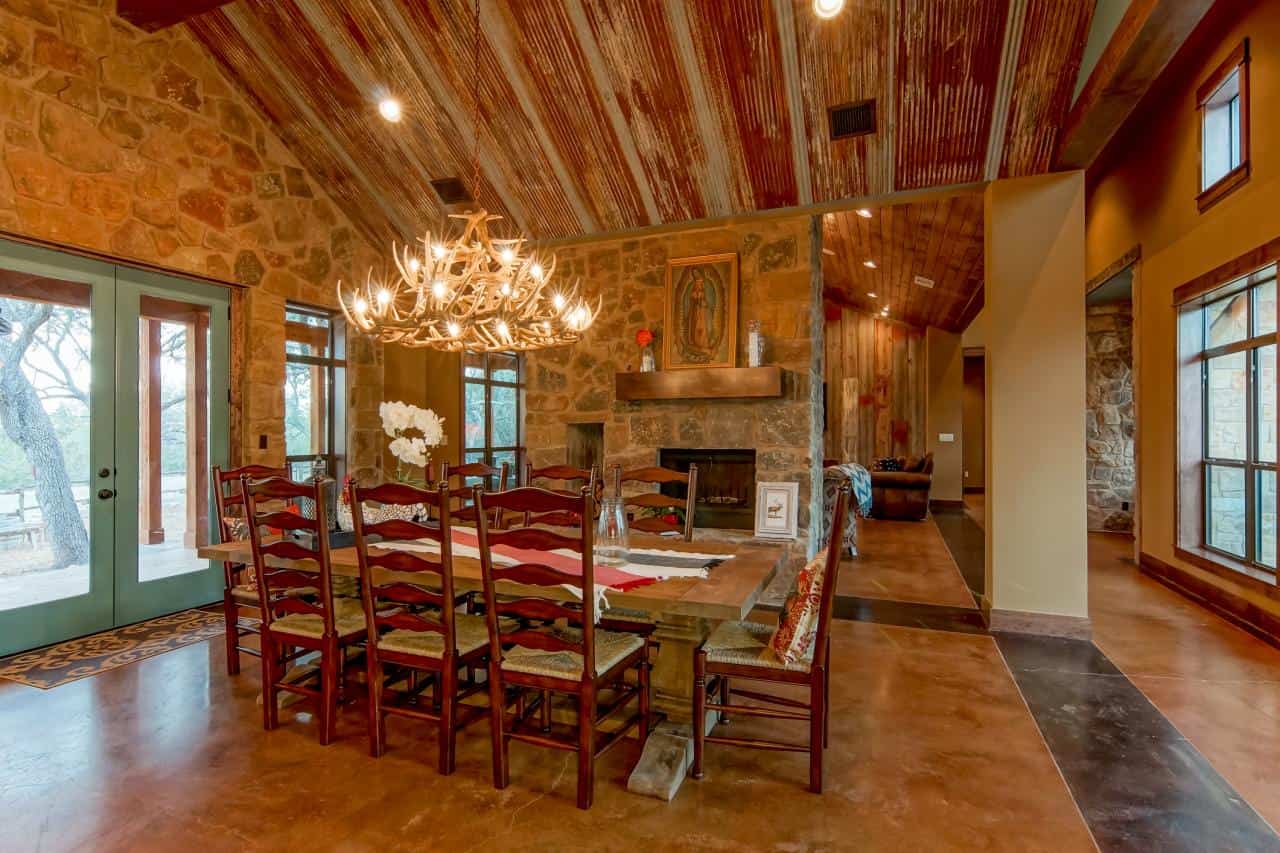 15 Charming Dining Room Designs With Antler Chandeliers 15 Charming Dining Room Designs With Antler Chandeliers