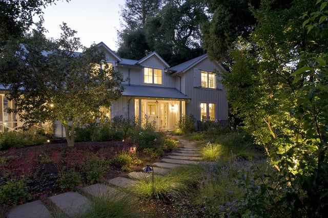 16 Impressive Ideas To Illuminate The Walkways In Your Yard 6